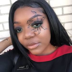 Meet your Posher, Daphne